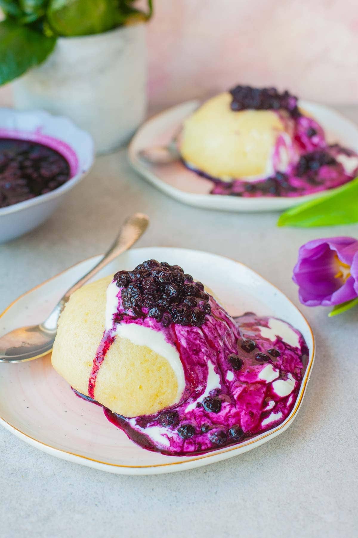 Fluffy-sweet-steamed-buns-with-blueberry-sauce-Pampuchy-bułki-na-parze-everyday-delicious-2